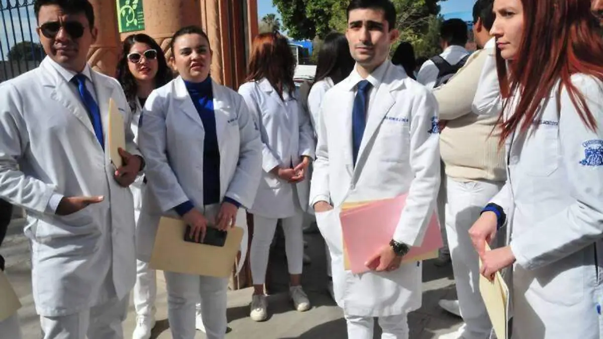 Estudiantes de Medicina de UJED piden resolver problemas por plazas